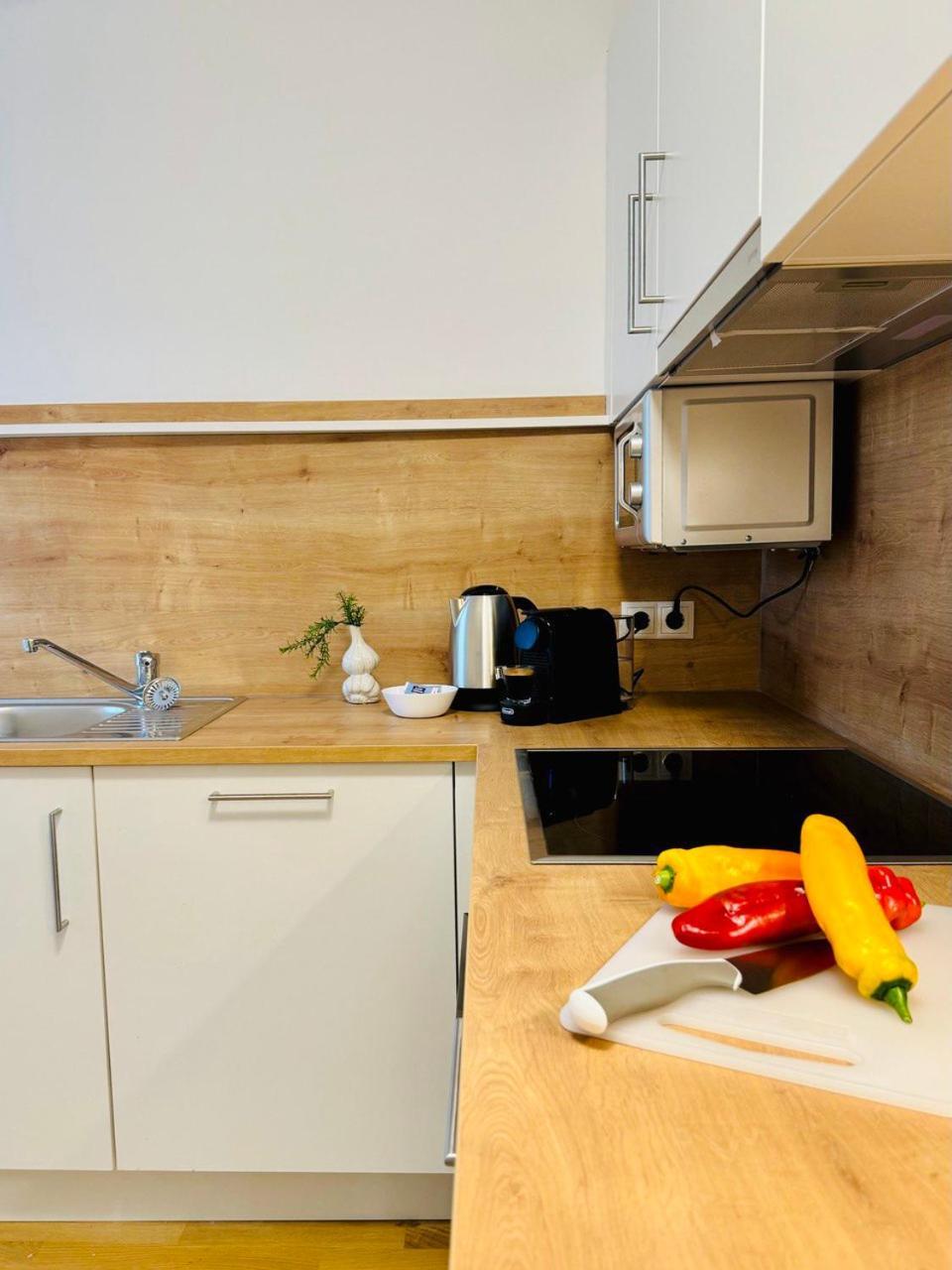 Carillon By Bestchoice - Old City - Self Check-In With Parking Option Graz Exterior foto